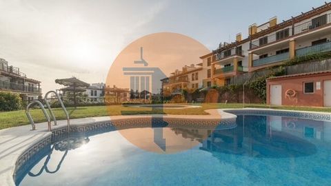 Appartement met 2 slaapkamers in de urbanisatie Las Encinas, Costa Esure, Ayamonte - Andalusië - Spanje. Appartement op de tweede verdieping - 2e B. Met balkon en terras. Gemeubileerd. Vrij uitzicht en uitzicht op het zwembad. Gelegen in een privé ur...