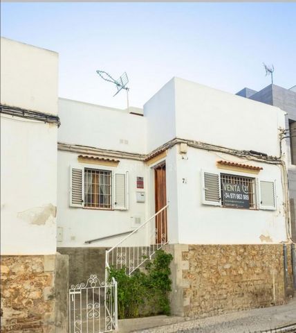 Are you looking to buy a property in Ibiza? This stunning townhouse, located in the very center of Ibiza, is the perfect option for you. Just 5 minutes on foot from Vara del Rey and the Ibiza port, with all amenities at your doorstep, this property o...