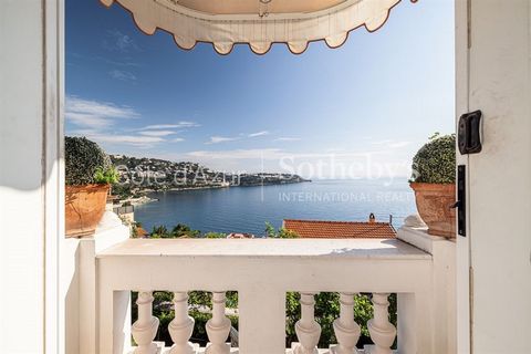 Exklusives Inserat: Elegante bürgerliche Villa mit Meerblick in Roquebrune-Cap-Martin Es bietet sich die seltene Gelegenheit, eine atemberaubende bürgerliche Villa im prestigeträchtigen Campana-Viertel Roquebrune-Cap-Martin zu besitzen. Dieses prächt...