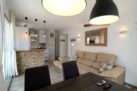 Ontdek de charme van Estartit met dit smaakvol ingerichte appartement met 1 slaapkamer, perfect voor maximaal 4 personen. Met een moderne touch en een comfortabele grootte van 35 m², is dit appartement de ideale toevluchtsoord voor uw verblijf. Geleg...