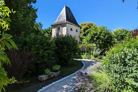 Il tuo ospite: A 3 km da Barbezieux, Le Clos du Grand Tilleul è un'antica fattoria della Charente. Dal 2008, Cyril Coutieras ha ristrutturato gli edifici lasciati abbandonati dal precedente proprietario. Ingresso, soggiorno con cucina, soggiorno e sa...