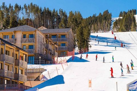 Sowohl im Sommer als auch im Winter sind die Berge voller Aktivitäten, die Ihren Urlaub zu einem unvergesslichen Moment mit Familie oder Freunden machen. Die Résidence Vacanceole Les Chalets de l'Isard*** ist der ideale Ort, um Sie das ganze Jahr übe...