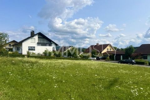 Ihr Traum, Ihr Plan, Ihr Haus: Grundstück für den perfekten Start Willkommen auf Ihrem Traumgrundstück in Litzendorf am Rothfeld 9 eine exklusive Gelegenheit, Ihren Wohntraum zu realisieren! Dieses attraktive Grundstück, mit einer großzügigen Fläche ...