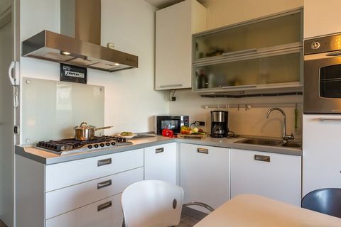 This holiday home is located in Stresa and has 2 bedrooms which accommodate 3-4 people (3 adults + 1 child, or 2 adults and 2 children).The place enjoys a beautiful view of the lake and you can go for a nice walk from the house to the lake below. If ...