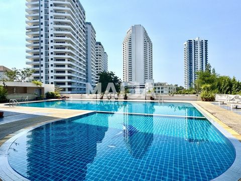 Geweldige kans om een charmant studio-appartement van 42 m² (FQ) te bezitten in het hart van Pattaya, ideaal gelegen op slechts 100 meter van het strand. Deze accommodatie bevindt zich op de 3e verdieping van een gebouw van 15 verdiepingen, gebouwd i...