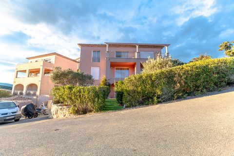 Sale building Sainte-Maxime Located in a secure residence, close to amenities, this building includes: -1 studio of 24m2 including: living room with fitted kitchen, bathroom and a 10m2 terrace - 1 bedroom approximately 45m2 each including: living roo...