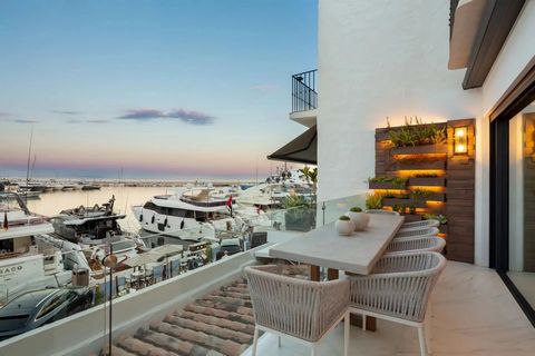 Genießen Sie eine unvergleichliche Lage im Yachthafen von Puerto Banús. Dieses außergewöhnliche Apartment befindet sich im Herzen des berühmten Yachthafens von Puerto Banús und bietet einen spektakulären Panoramablick auf das Mittelmeer und den Hafen...