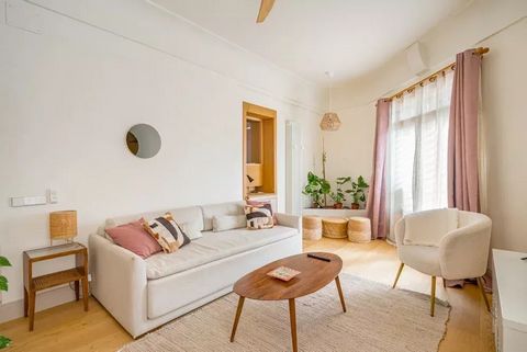 BARNES Madrid presenteert deze duplex van 90 m² met twee slaapkamers met bedden van 150 cm en 2 badkamers (en suite). Het appartement is volledig gemeubileerd en uitgerust met een vergunning voor residentiële en toeristische huisvesting van de gemeen...