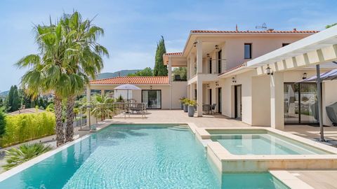 Chateauneuf de Grasse - stunning modern villa with pool and Jacuzzi. On a plot of approx. 1700 m2 with wonderful sea view, beautiful new contemporary villa of approx. 280 m2 living space on 3 levels with first floor: Entrance hall with toilet, large ...