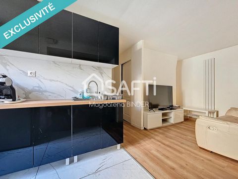 Evry Village, 1 km from the RER D station, in a small condominium, ground floor: - Covered terrace of 20 m² (to be demolished) - Commercial space (former restaurant) of 119 m² converted into 3 units: A large studio (T1) of 46 m² A studio (T1) of 26 m...