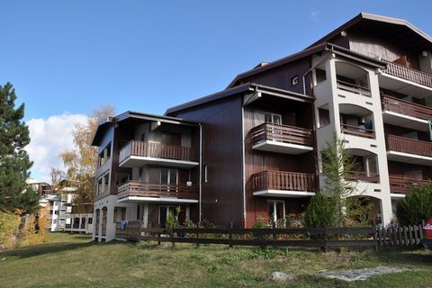 The studio in Les Deux Alpes has capacity for 4 persons. Accommodation of 23 m² comfortable and is ample, It has mountain. The property is located 100 m ski resort and it is located in a a family-friendly zone and in a mountainous area. The accommoda...