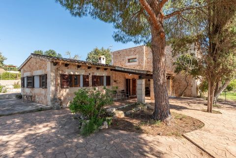 Discover an authentic rural gem on the outskirts of Santa Margalida, where the tranquillity of the countryside meets the comfort of a sustainable and perfectly designed home. With a total plot of 5.484 m², this property offers ample outdoor space ide...