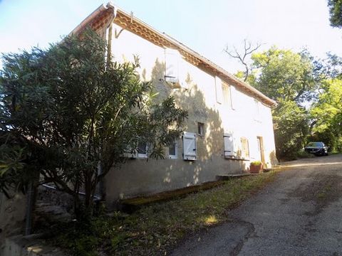 EXCLUSIVITEIT, Montaut Les Créneaux, gerenoveerde voormalige pastorie van 150m² woonoppervlak. Woonkamer, bibliotheek-woonkamer, 3 slaapkamers, kleedkamer, ingerichte keuken, badkamer met Italiaanse douche, werkplaats, berging. Dubbele beglazing, pel...