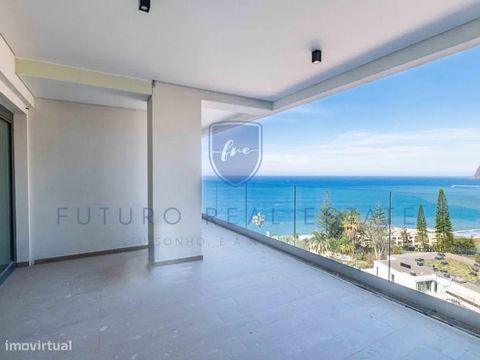 Ein innovatives Projekt auf der Insel Madeira für die Bequemlichkeit und den Komfort von Einwohnern und Besuchern. Das Apartment mit Blick auf Praia Formosa bietet einen 180º-Panoramablick auf das Meer. Die Gartenbereiche sind durch das Y-förmige Geb...