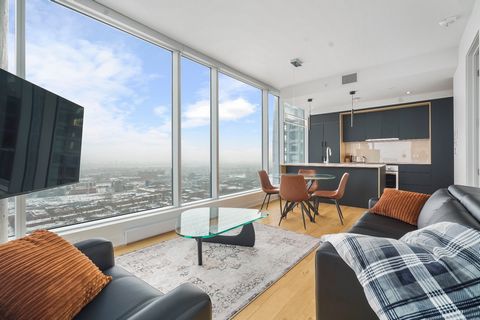 Beautiful condo with breathtaking views of the city! Located in the prestigious and luxurious Solstice building, in Ville-Marie, in the heart of downtown Montreal, close to all services and amenities, transportation, restaurants, shops and much more!...