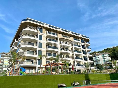 Zeezicht en Instapklaar Onroerend Goed in een Strandcomplex in Kargıcak Het onroerend goed is gelegen in de wijk Kargıcak in Alanya, Antalya. Kargıcak is onlangs aangeboden om er te wonen en beschikt alleen over gloednieuwe en luxueuze woonprojecten....