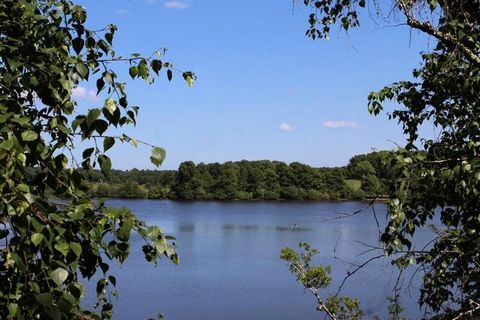 In frazione, casa indipendente posta su terreno a prato di 300 mq, raggiungibile a piedi. A 100 m da un piccolo fiume ea 300 m da uno stagno di 33 ettari, riserva ecologica classificata 'Natura 2000'. Superficie 65 m². Piano Terra: Soggiorno con ango...