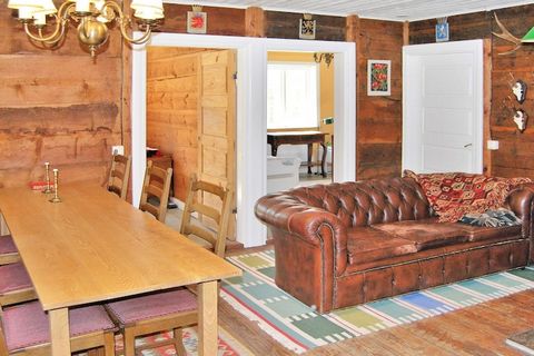 Dans le nord de la Skåne, juste au nord de Hässleholm, se trouve ce pavillon de chasse situé dans un environnement calme, à proximité de forêts, de zones de promenade et de fermes équestres. Ce chalet forestier traditionnel dispose à la fois d'une cu...