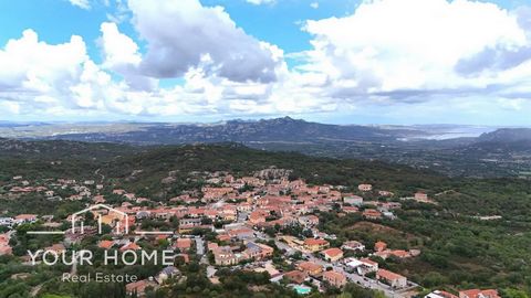 Oportunidade única para venda de terreno para construção perto do centro de San Pantaleo (acessível a pé) de cerca de um hectare com possibilidade de desenvolvimento residencial (aproximadamente cerca de 1800 metros quadrados de S.U. com uma altura m...