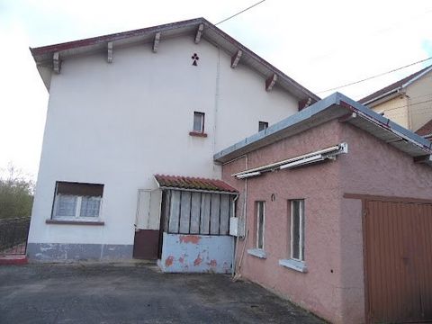 PATRICE DENIS bietet Ihnen ein Haus in Moyenmoutier von 105m² Eingang, Küche, Wohnzimmer, Bad, Speisekammer, WC, Obergeschoss: 4 Schlafzimmer, WC Garage, Ölheizungsraum, Kanalisation, dominante Aussicht, Dachboden Kaufpreis 85 000€ inklusive Maklerge...