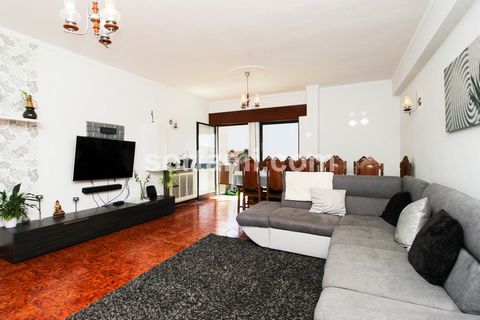 Fantastic three bedroom apartment in Quarteira.It consists of three bedrooms, two full bathrooms, kitchen, a large living / dining room, balconies and a common terrace with barbecue.The property is very well located, close to the beaches and all serv...