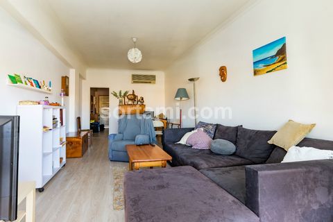 Excellent appartement de deux chambres à Vilamoura. L´une des chambres a une salle de bain attenante, offrant discrètion et confort, il y a une deuxième salle de bain complète. Cuisine séparée, séjour spacieux avec accès à un joli balcon. La copropri...