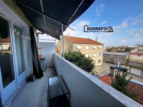 DRANCY - Dans une petite copropriété, au 2ème et DERNIER ETAGE, Notre Agence BONNEFOI IMMOBILIER vous propose cet appartement traversant, de 4 pièces exposé EST-OUEST et avec de beaux volumes. Il offre une entrée, une cuisine dinatoire, 2 chambres au...