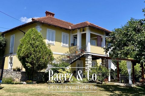 Opatija, Ičići, charming family villa 220 m2 on a plot of 900 m2 with a beautiful sea view. RARITY ON THE MARKET! On the ground floor of the house there is a three-room apartment consisting of an entrance hall, a living room connected to an open floo...