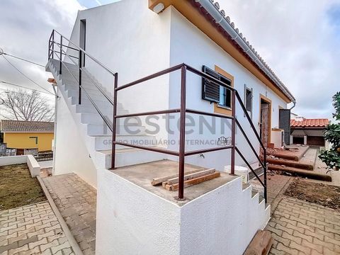 3 bedroom villa with large garage in the Lourinhã area, set in a plot of 340 m2. Composed of: Lower Floor: Garage. Upper Floor: Equipped kitchen and living room with fireplace in Open Space; Bathroom; 3 Bedrooms (1 of them en suite). It has an outdoo...