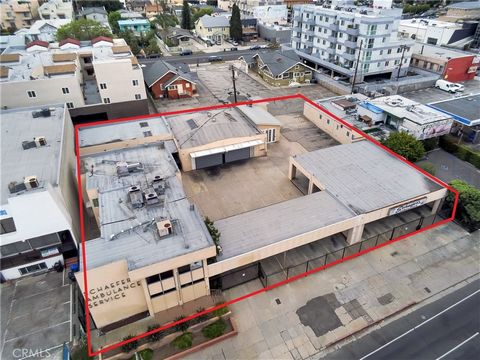 We are excited to present to you this once in a generation opportunity to acquire and redevelop a 3-lot assemblage spanning 0.48 acres of land (21,000 square feet) zoned LAC2. In the highly sought-after Greater-Wilshire neighborhood, the sites are lo...