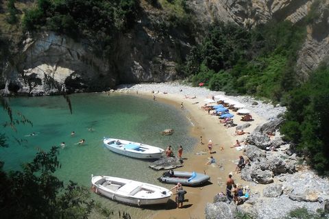 Casa Turchese is situated in a residence with several flats on a hill covered with olive groves, one and a half kilometres from the beautiful Arco Naturale beach. It is an ideal starting point for discovering Cilento and the surroundings of Palinuro....