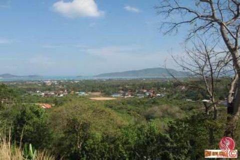 This 2,400 sq metre hill side plot has sweeping views over Chalong Bay, offshore islands and Phuket town in the distance. It is served by a paved road and is just a short drive from the centre of Chalong, with its many conveniences including, banks, ...