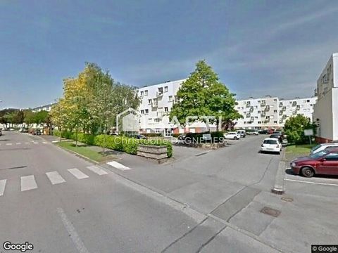 Situé dans la charmante ville de Vannes (56000), cet appartement bénéficie d'un cadre de vie agréable et dynamique. Proche des commerces locaux, des transports en commun et des écoles, son emplacement offre un quotidien pratique et confortable. Les h...