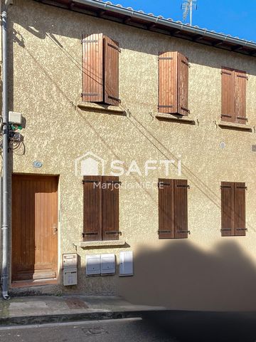 Situé dans la charmante ville de Muret (31600), cet immeuble bénéficie d'un emplacement idéal, à seulement 5 minutes du centre-ville, dans un quartier calme proche de toutes commodités. L'immeuble, construit en 1986, présente une façade enduite et un...