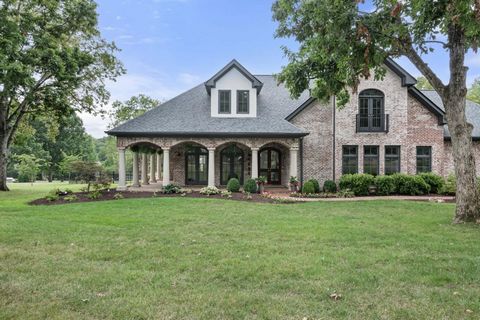 Discover this exceptional home in the prime Green Hills/Belle Meade location on a historic street with no-thru traffic. This exquisite residence features a wrap-around front porch, 5 bedrooms, 5 full baths and 2 half baths, along with multiple flex s...