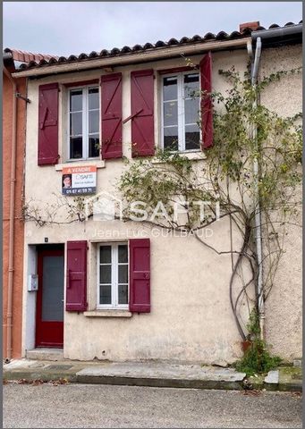 Située à Campagne-sur-Arize (09350), cette charmante maison de village bénéficie d'une terrasse avec cuisine d’été offrant une vue et l'axé à la rivière. La proximité des commerces locaux et des sentiers de randonnée permet de profiter pleinement du ...