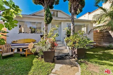 Steps from Abbott Kinney, walk through front gates and find this private beach house with all of the amenities of home. With painted wood floors, the kitchen, living and dining room all open to each other for a casual lifestyle. Built in window seati...