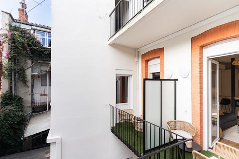 Welcome to Studio Cosy, a charming 21 m² studio located on the 1st floor of a secure, high-end building, just a 2-minute walk from Matabiau train station. This apartment, ideally located in the heart of Toulouse, combines modern comfort and urban pra...