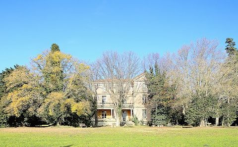 NOUVEAU, RARE, à 10 mn env de la mer, Magnifique ' Manoir ' complètement restauré de presque 600 m2 entouré d'env 8 ha d'un seul tenant et clôturés, idéal pour chevaux, oliveraie... avec magnifique parc, magnolia, cèdres, platanes, fontaine... piscin...