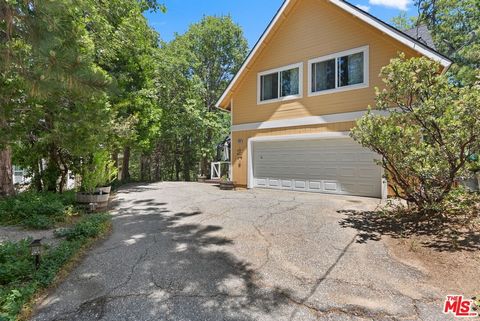 Beautiful, move in ready Lake Arrowhead home with lake rights! Located on the north side of the lake and just a short distance from Tavern Bay Beach Club and lake trails. This well designed 3 bedroom, 3 bathroom home has an attached 2 car garage, sit...