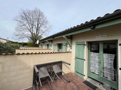 EN CENTRE VILLE DE JONZAC ville thermale, Frédéric DAVIAUD du réseau SAFTI 06.82.02.68.09 vous propose un ensemble immobilier qui se compose de 4 studios meublés offrant chacun: une pièce de vie avec canapé, TV, table à manger, une cuisine équipée et...