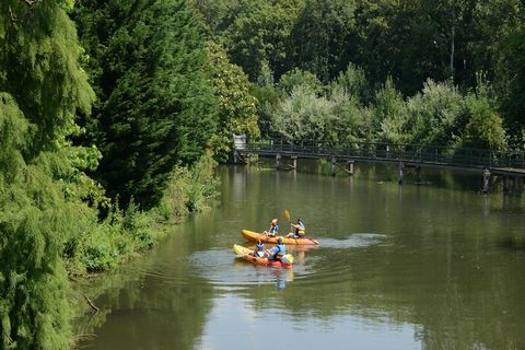 Lavender Gite est situé à Green Acres Bretagne et offre un séjour calme et rural tout en étant situé au centre de la campagne bretonne, où vous pourrez vous détendre et planifier vos voyages de vacances dans les différents côtés touristiques de notre...