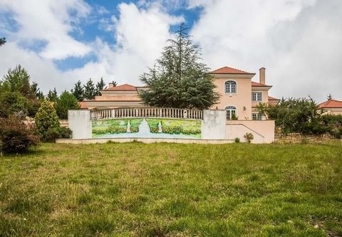 The property of 10.450m2 is composed of a dwelling of 900 useful area, in classic style, in need of some works of improvement and adaptation. All outdoor areas surrounding the home are equally in need of upgrades as well as the pool, tennis, garden a...