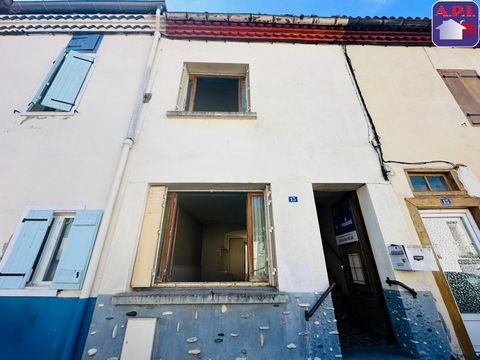 TE RENOVEREN HUIS In het centrum van het dorp Dalou kunt u dit te renoveren huis met 62m² woonoppervlak bezoeken. Op de begane grond vindt u een open leefruimte met toilet en op de 1e verdieping 2 slaapkamers en een badkamer. Elektrische en thermisch...