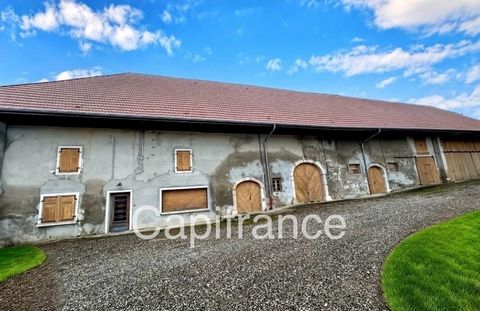 Francis LEBERT & Capifrance vous propose cette ferme de 650m² au sol, avec un énorme potentiel d'aménagement. Située à environ 15km d'Annecy sur l'axe Annecy-Genêve, ce bien est idéalement situé. Cette propriété classée est implantée sur un joli terr...