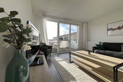 Dit gezellige appartement biedt een rustig toevluchtsoord met alle essentiële voorzieningen voor een comfortabel verblijf. Het biedt plaats aan maximaal 4 gasten met een queensize bed en een slaapbank voor extra slaapruimte. De accommodatie is huisdi...