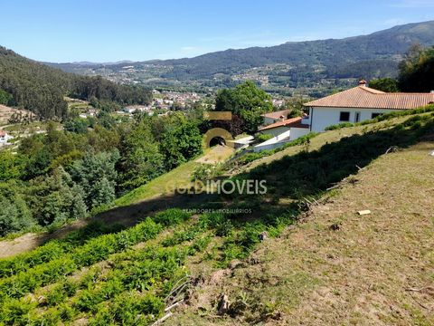 Terreno en construcción en Santa Eulália - Arouca Excelente oportunidad de negocio. Terreno en suelo de construcción según el Plan Director Municipal del Municipio de Arouca, con una superficie de 1833 m2, en Santa Eulália - Arouca.   Características...