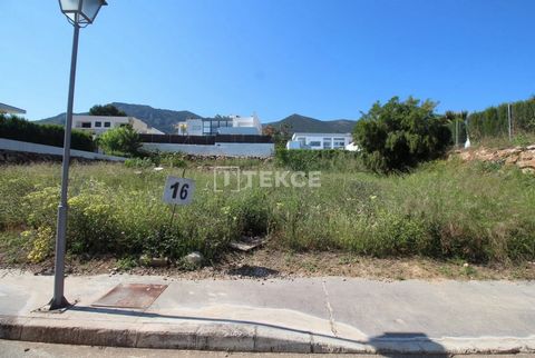 Terrains avec Vue Impressionnante sur la Nature à Alhaurin el Grande Alhaurin el Grande est une ville prestigieuse qui s'étend de la Sierra de Mijas à la vallée de la rivière Guadalhorce, à Malaga. Dans la région, il est possible de voir de beaux éch...