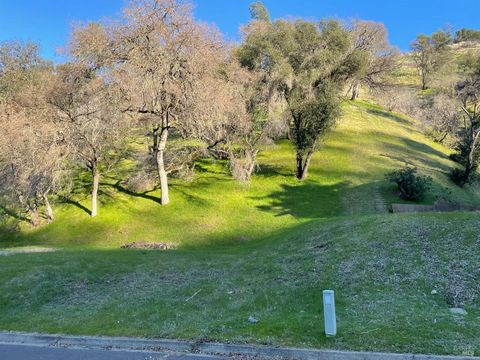 Lake Berryessa - Berryessa Highlands - Napa Approx. .2705 of an acre vacant building parcel in the sought-after Berryessa Highlands community. Featuring a flat-to-upslope terrain, this lot offers great potential for a custom home design. Located on a...