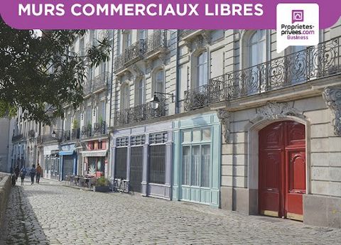 24 000 PÉRIGUEUX, LACOMBE Jonathan offers you this commercial premises with an area of nearly 30 m2. ** This premises will offer you very good visibility for your future project, and in addition you will have a cellar. Condominium: - Number of lots: ...